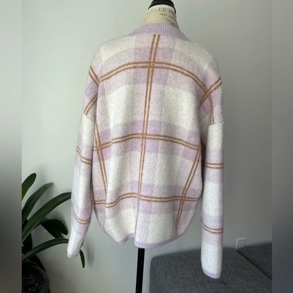 V neck purple plaid sweater - Picture 3 of 8